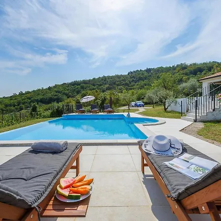 Villa Bianchera Karojba